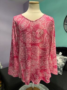 Women’s Pink Paisley Long-Sleeve Top